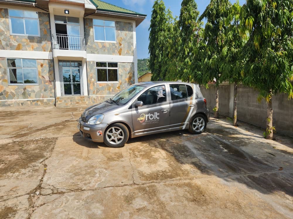 Toyota Yaris photo 2